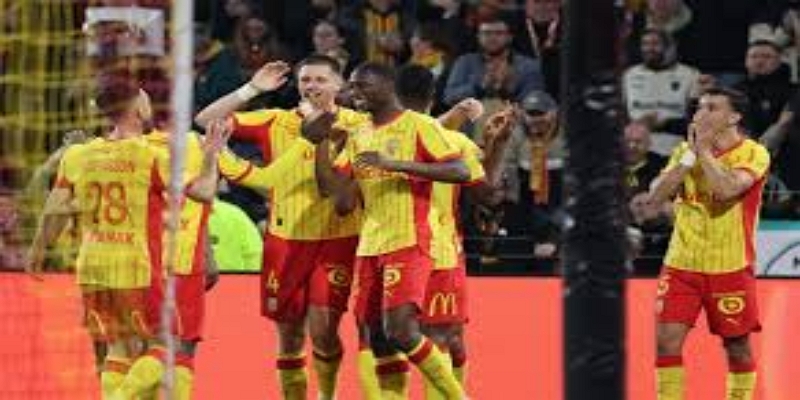 赫尔城精准战术破解利兹联高压体系 -爱游戏体育